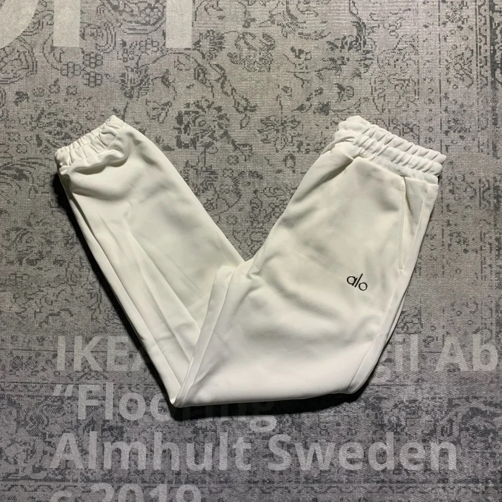 Alo Yoga White Cuffed Sweats Pullover Hoodie and Sweatpants Set Medium